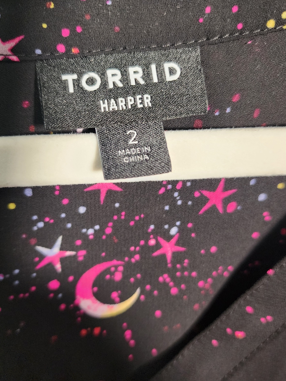 Torrid Harper Blouse Size 2 Black Pink Moon Stars Celestial Print - Picture 4 of 7